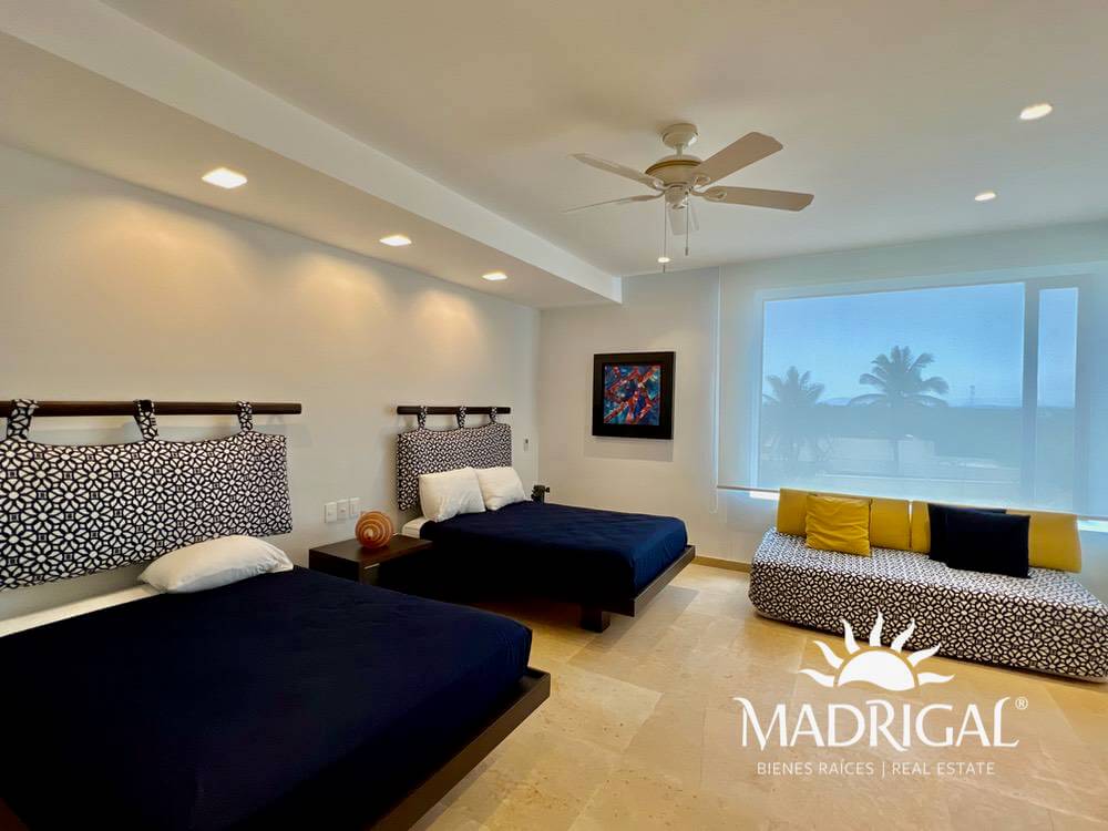 El Palmar Tres Vidas | Amplio departamento en venta frente a playa con amplia terraza