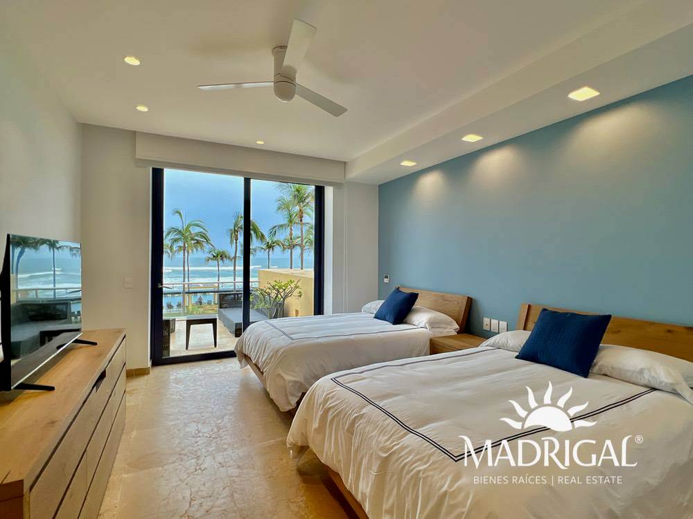 El Palmar Tres Vidas | Amplio departamento en venta frente a playa con amplia terraza