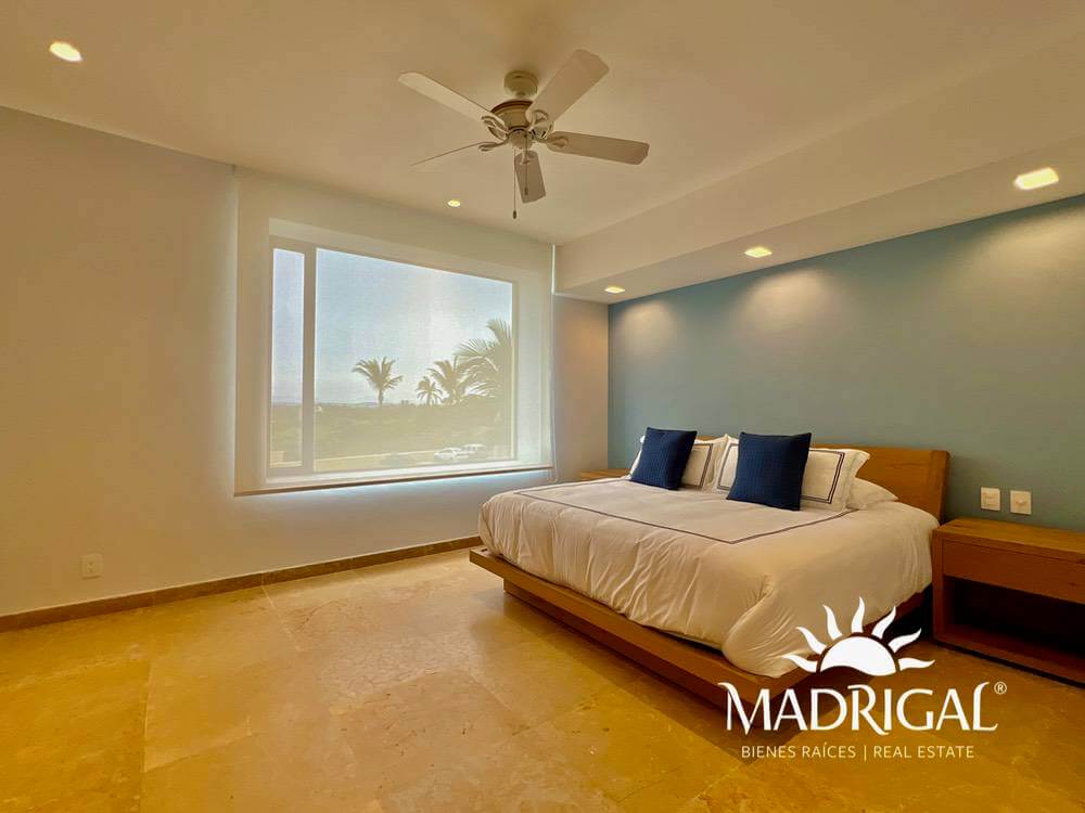El Palmar Tres Vidas | Amplio departamento en venta frente a playa con amplia terraza