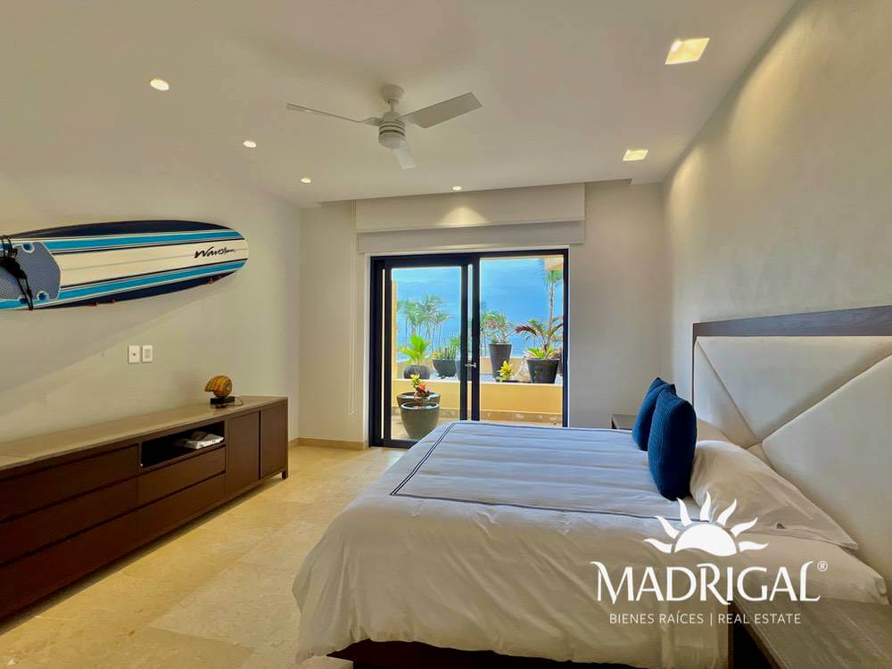 El Palmar Tres Vidas | Amplio departamento en venta frente a playa con amplia terraza