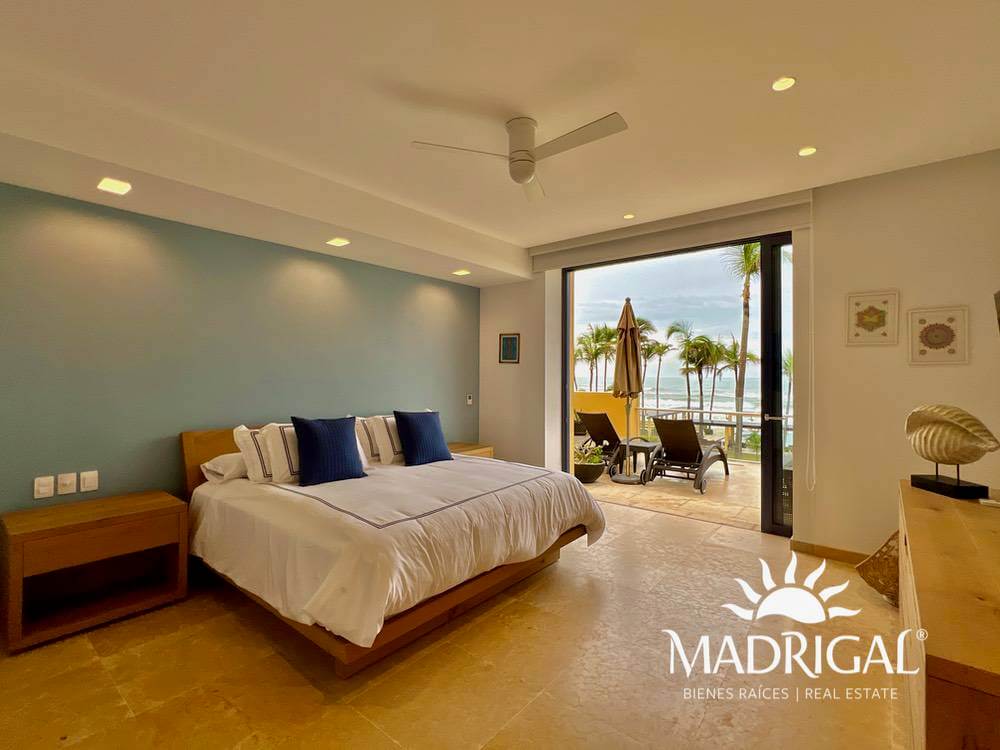 El Palmar Tres Vidas | Amplio departamento en venta frente a playa con amplia terraza