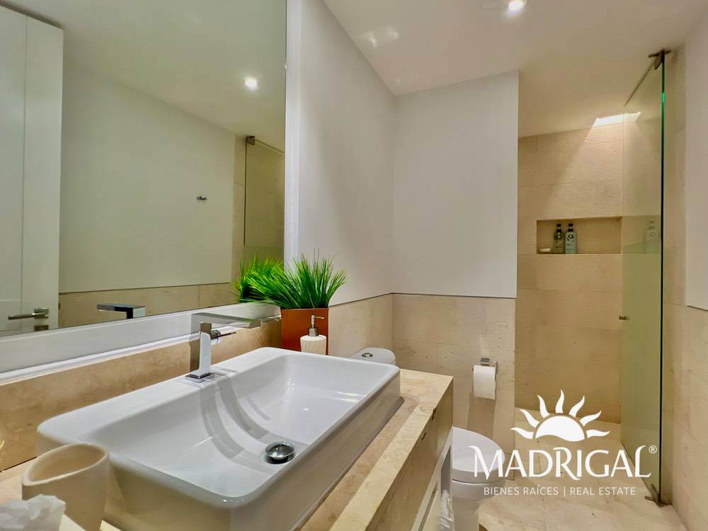 El Palmar Tres Vidas | Amplio departamento en venta frente a playa con amplia terraza