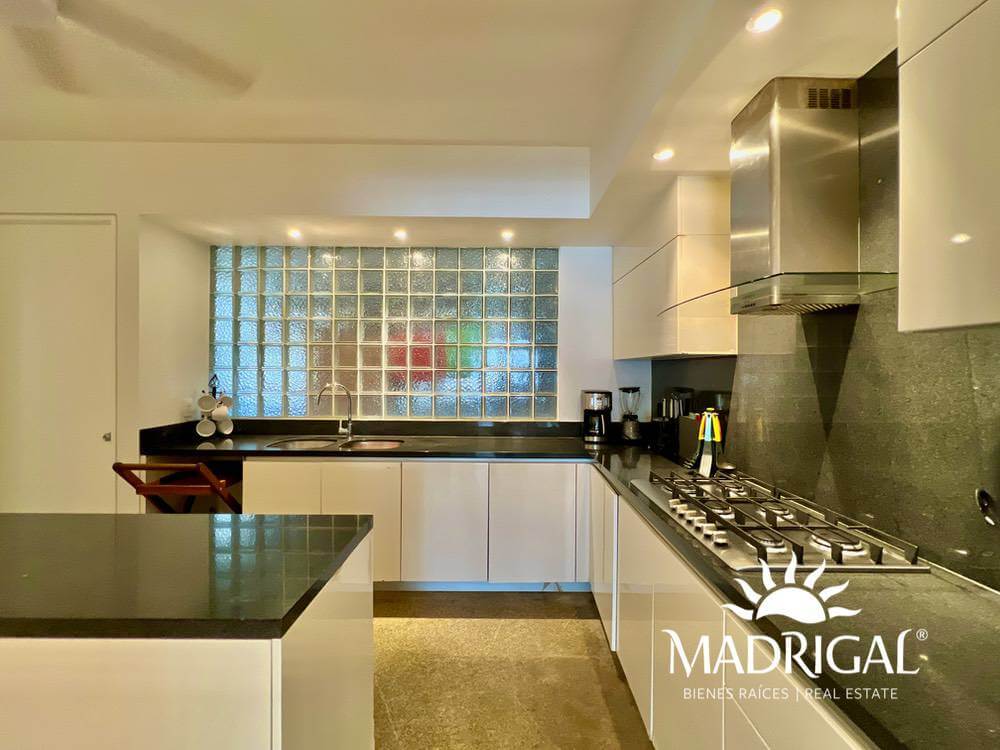 El Palmar Tres Vidas | Amplio departamento en venta frente a playa con amplia terraza