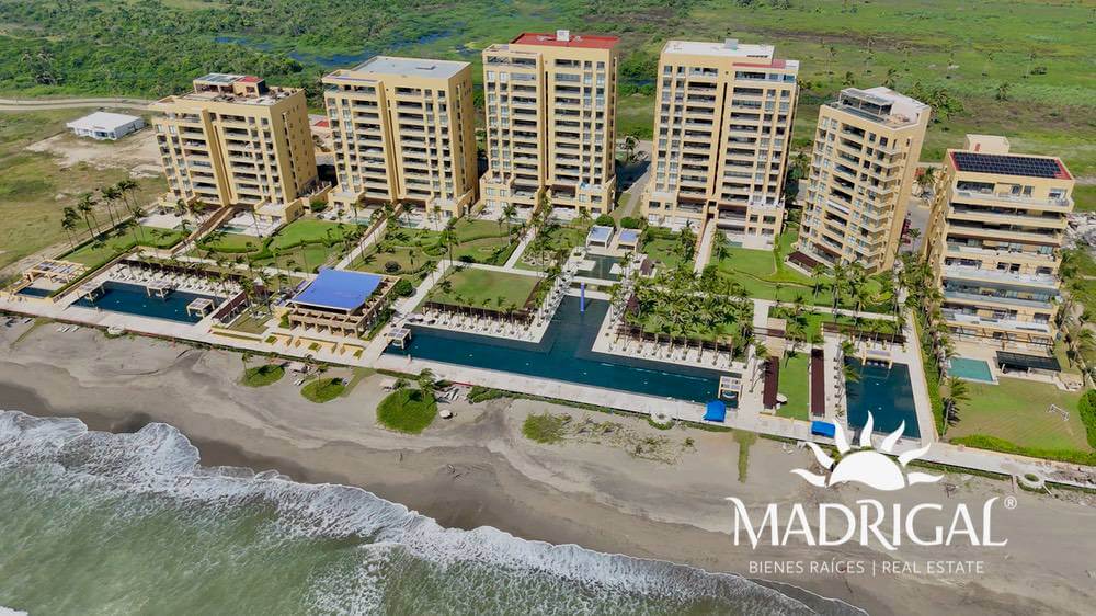 El Palmar Tres Vidas | Amplio departamento en venta frente a playa con amplia terraza