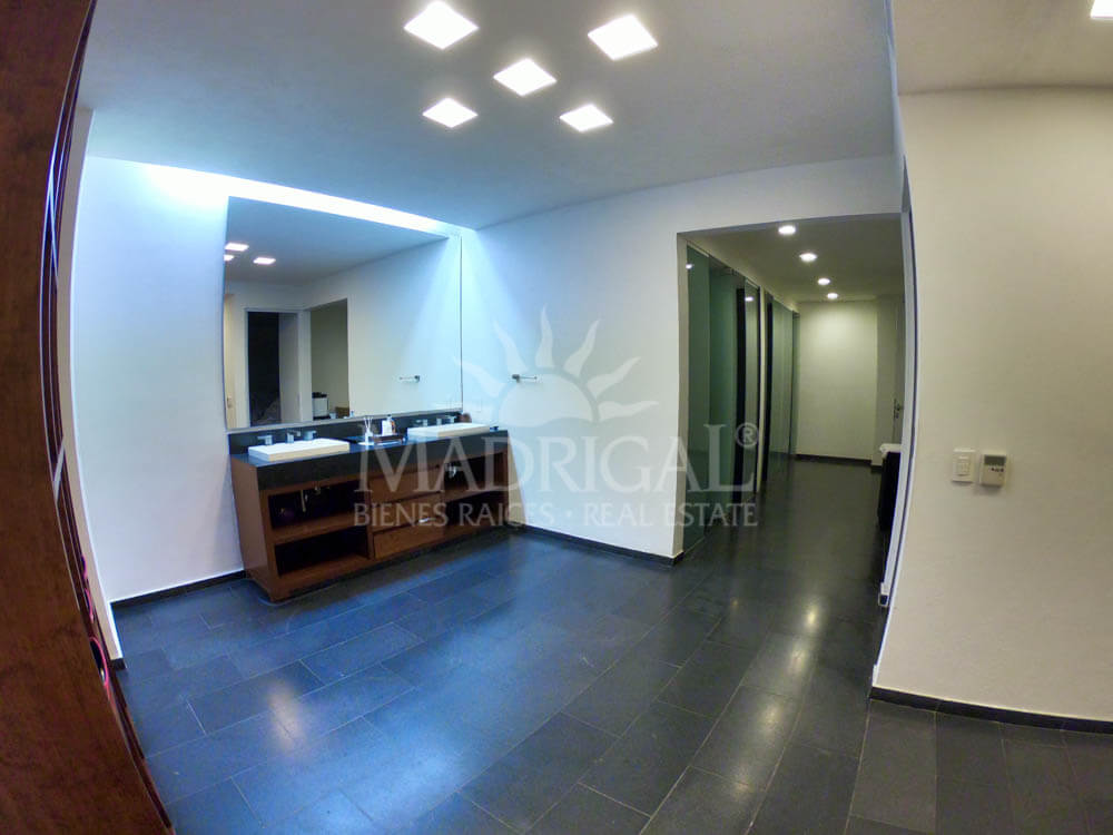 El Palmar Tres Vidas | Amplio departamento en venta frente a playa con amplia terraza