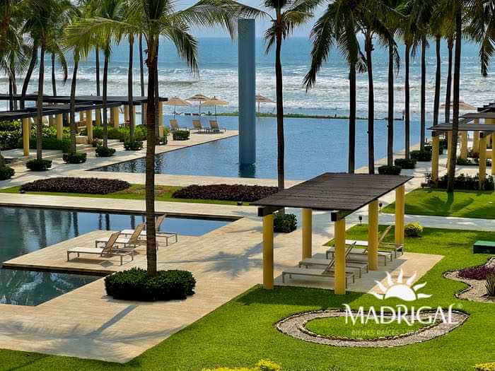 El Palmar Tres Vidas | Amplio departamento en venta frente a playa con amplia terraza