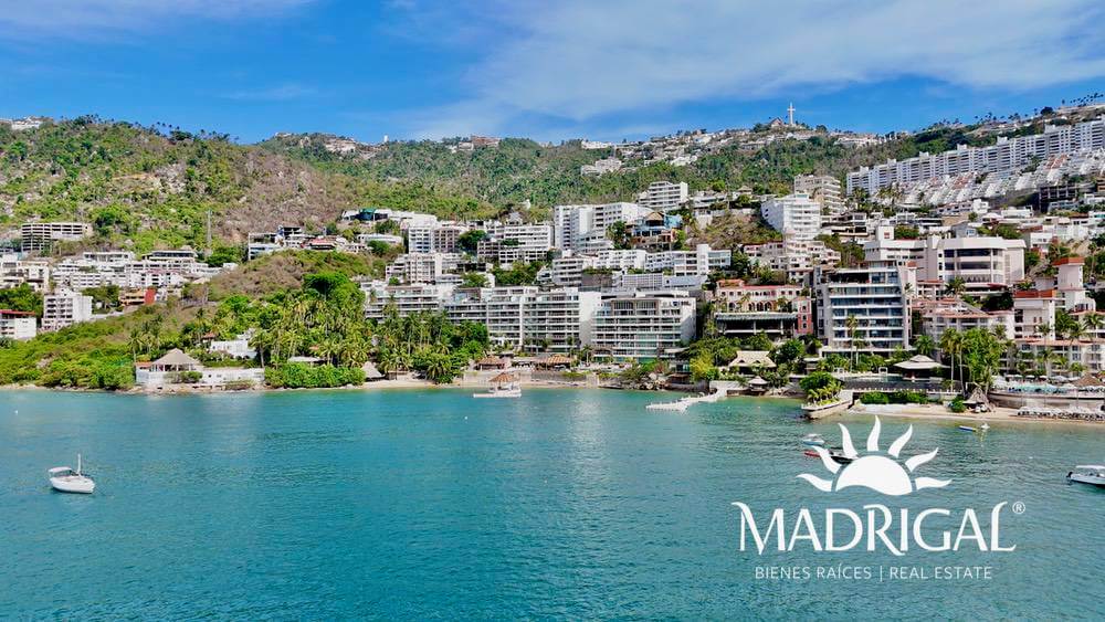 Villas Alejandra - Pent House en venta en Brisas Guitarrón Acapulco frente a playa
