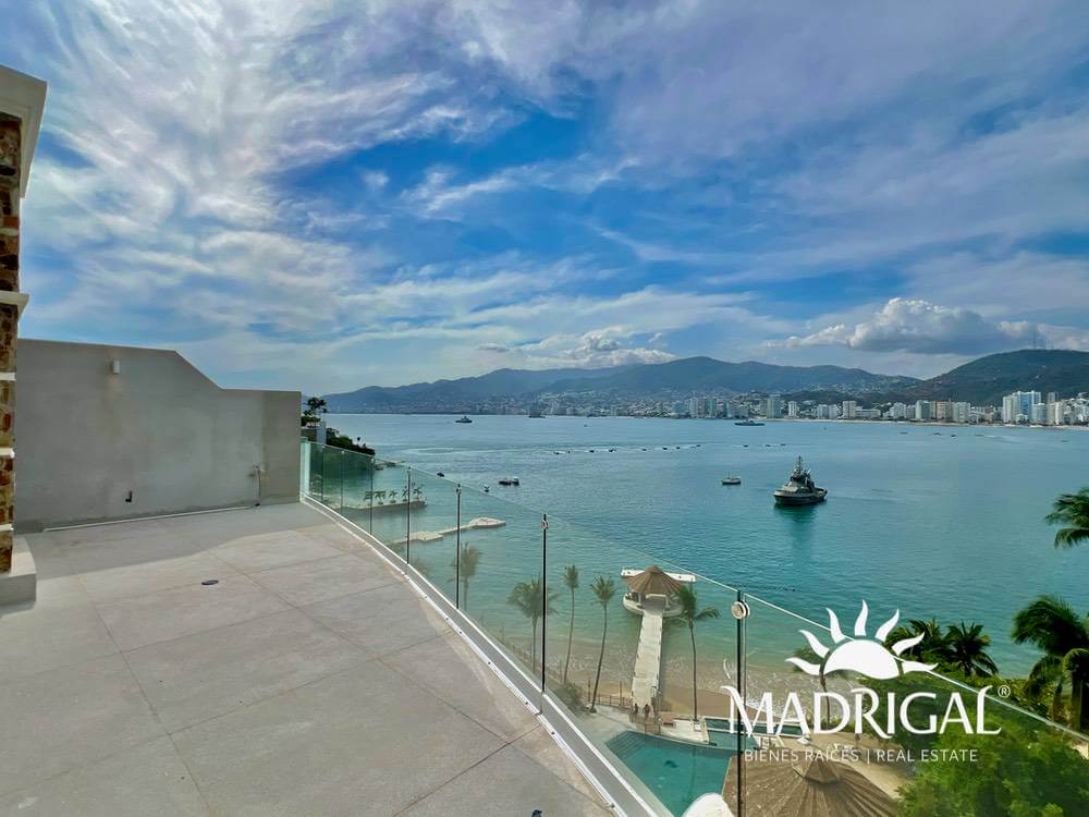 Villas Alejandra - Pent House en venta en Brisas Guitarrón Acapulco frente a playa