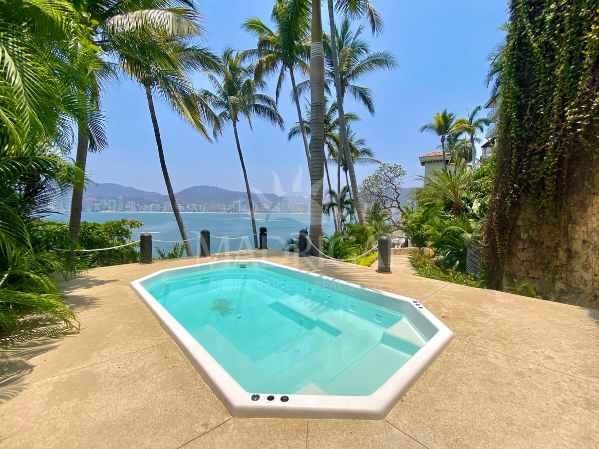 Departamento en venta Portochervo en Acapulco con vista al mar