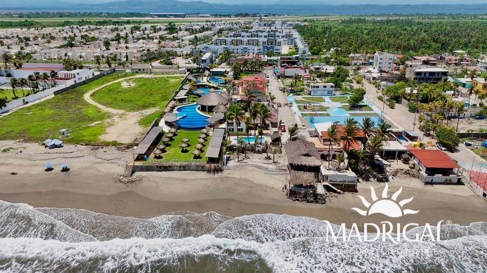 Casa en venta frente a la playa en la Bonfil