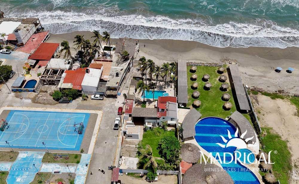 Casa en venta frente a la playa en la Bonfil