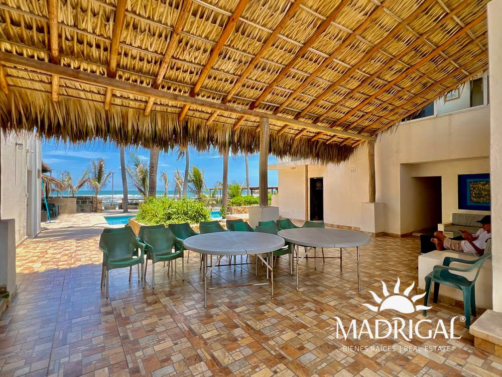 Casa en venta frente a la playa en la Bonfil
