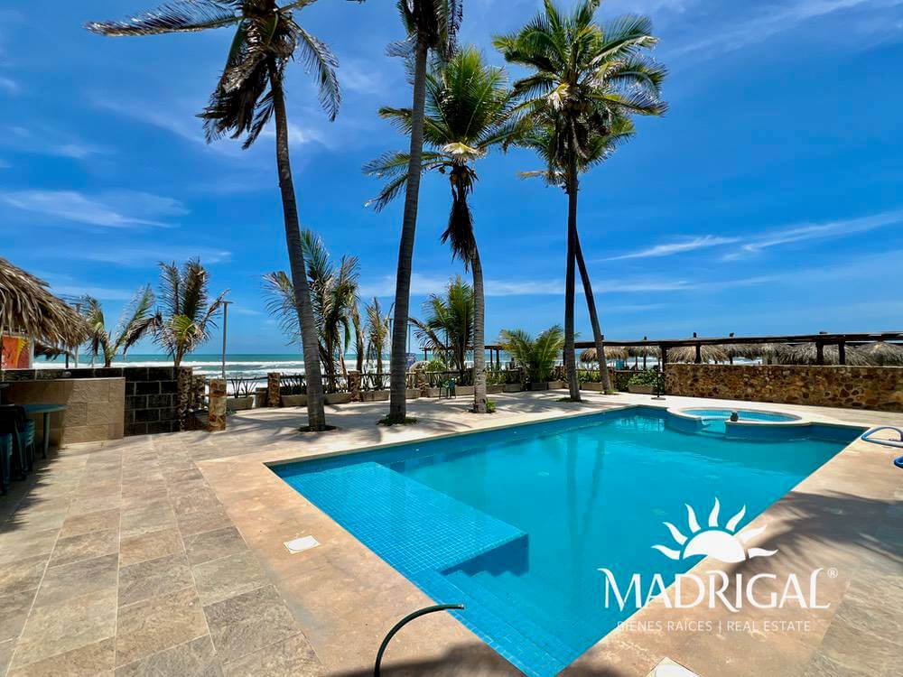 Casa en venta frente a la playa en la Bonfil
