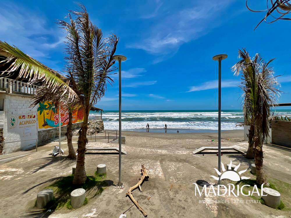Casa en venta frente a la playa en la Bonfil