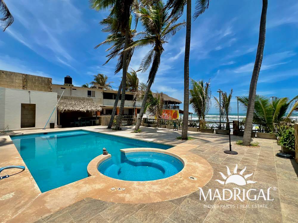 Casa en venta frente a la playa en la Bonfil
