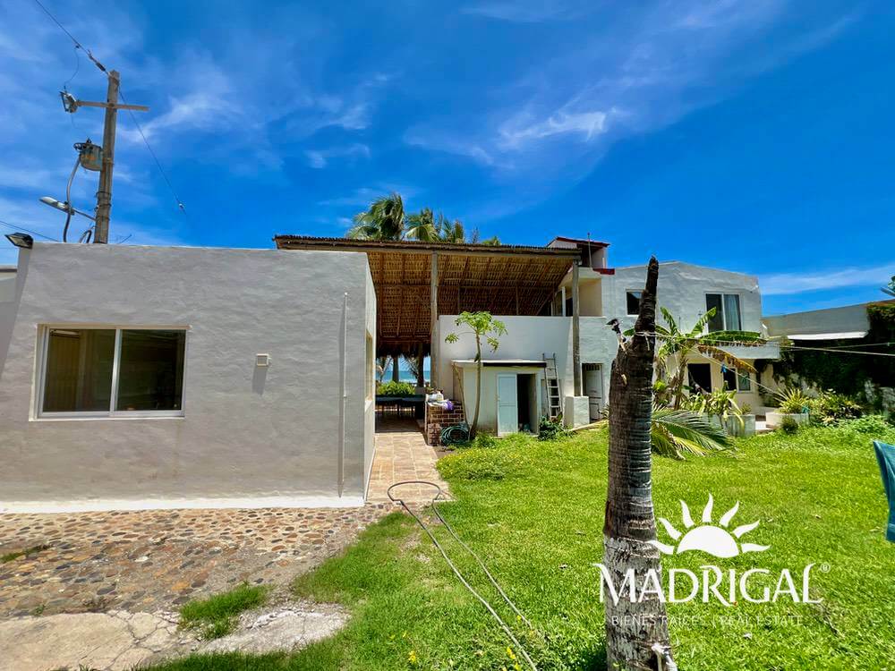 Casa en venta frente a la playa en la Bonfil