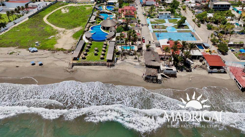 Casa en venta frente a la playa en la Bonfil
