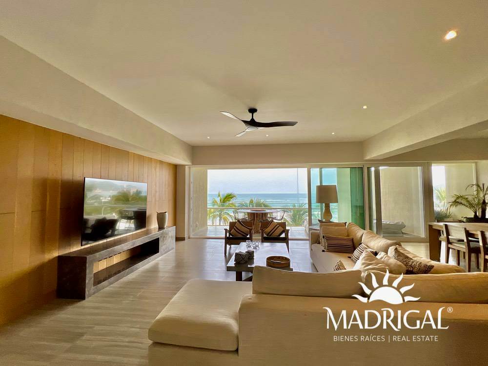 Playamar Diamante |Departamento en venta de tres recámaras frente al mar en Playa Diamante