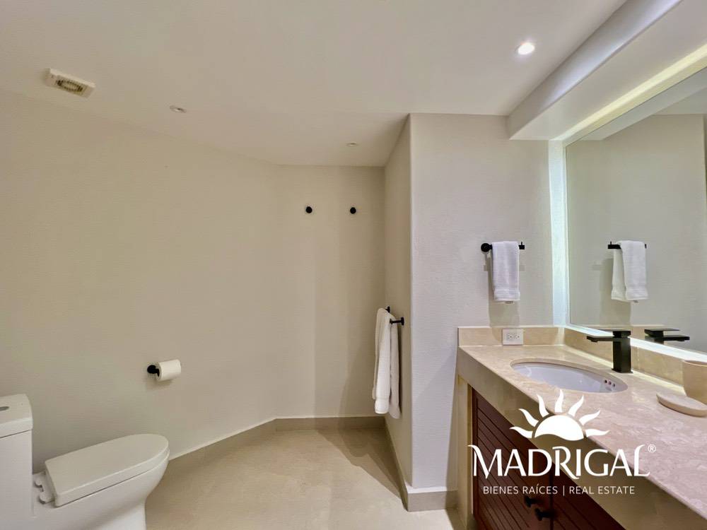 Playamar Diamante |Departamento en venta de tres recámaras frente al mar en Playa Diamante