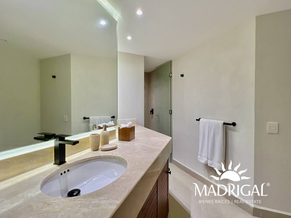 Playamar Diamante |Departamento en venta de tres recámaras frente al mar en Playa Diamante