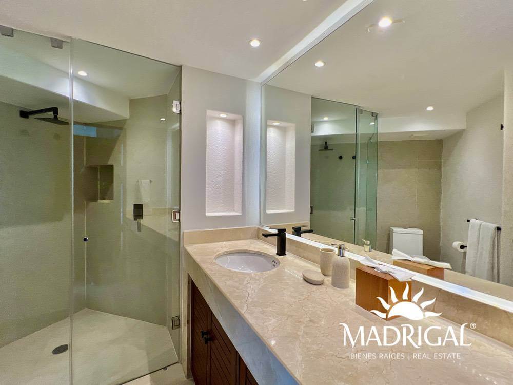Playamar Diamante |Departamento en venta de tres recámaras frente al mar en Playa Diamante