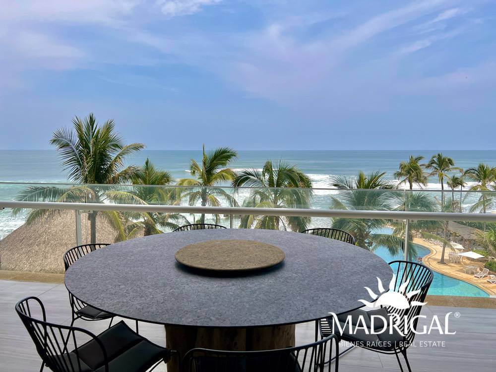 Playamar Diamante |Departamento en venta de tres recámaras frente al mar en Playa Diamante