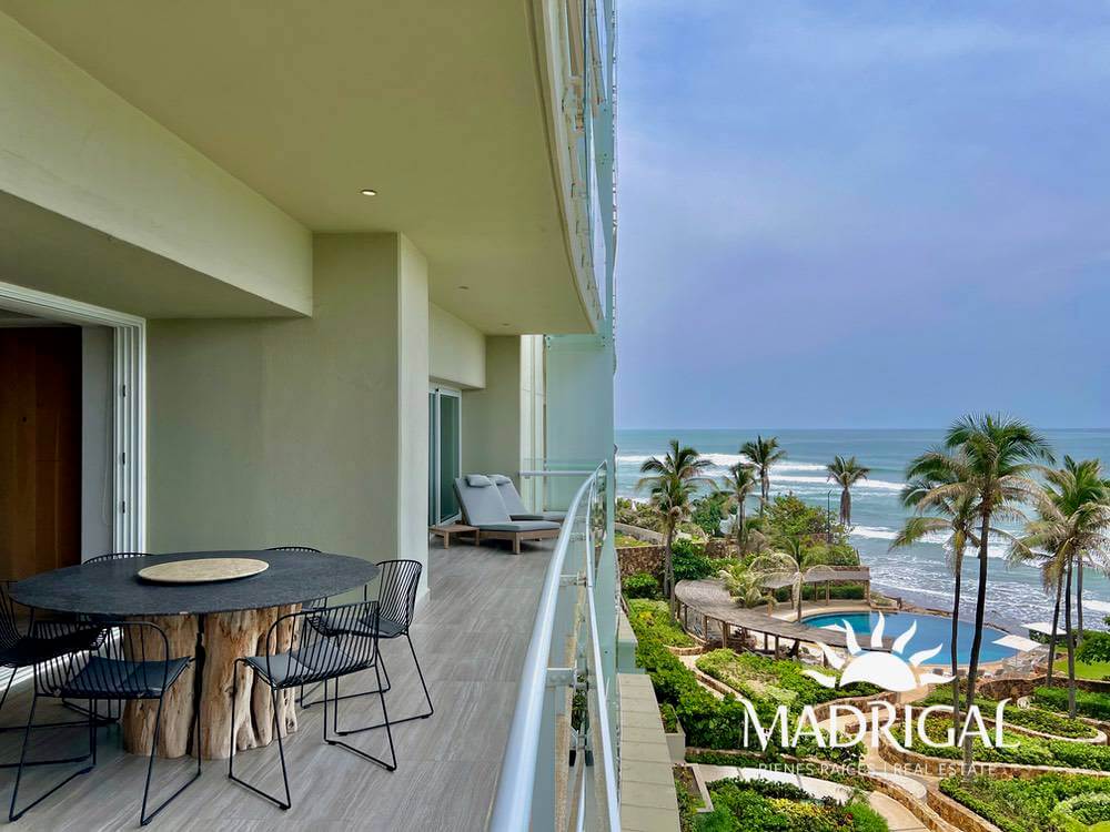Playamar Diamante |Departamento en venta de tres recámaras frente al mar en Playa Diamante