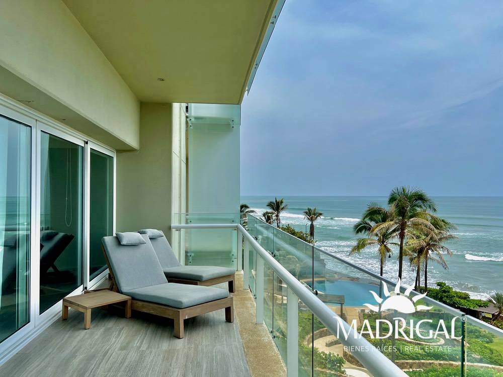 Playamar Diamante |Departamento en venta de tres recámaras frente al mar en Playa Diamante