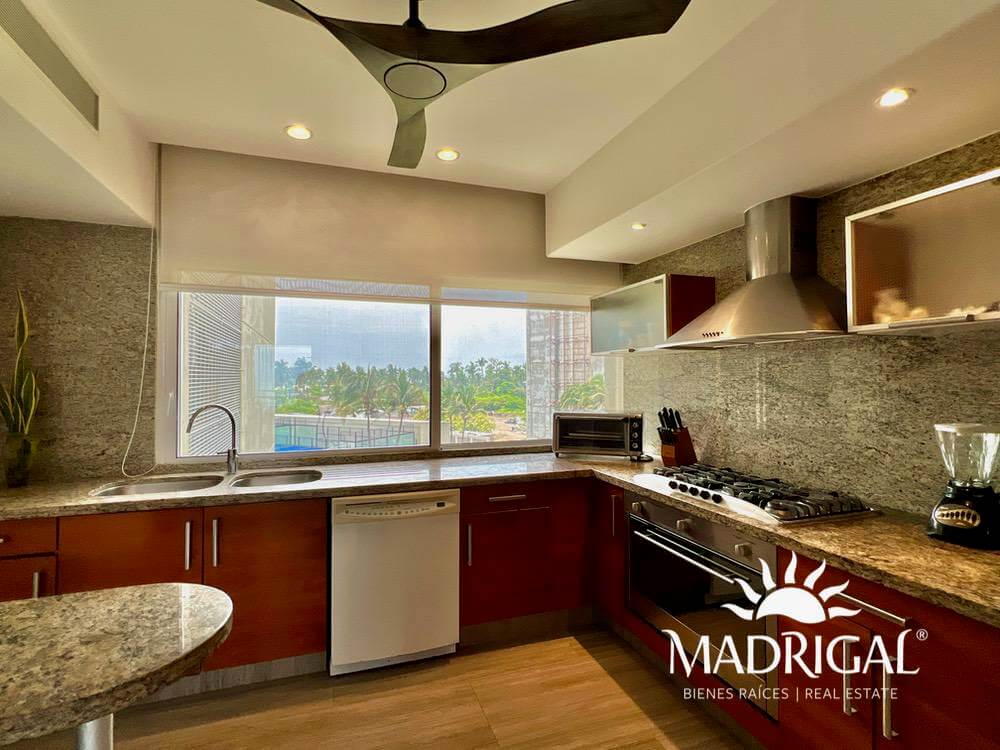 Playamar Diamante |Departamento en venta de tres recámaras frente al mar en Playa Diamante