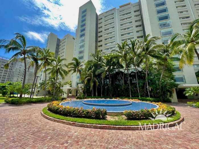 Playamar Diamante |Departamento en venta de tres recámaras frente al mar en Playa Diamante