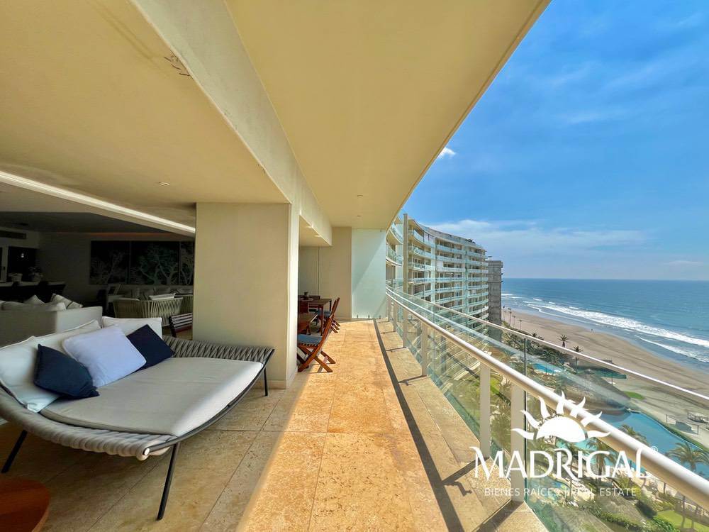 &&& Playamar Diamante |Amplio departamento en venta de cuatro recámaras frente al mar en Playa Diamante