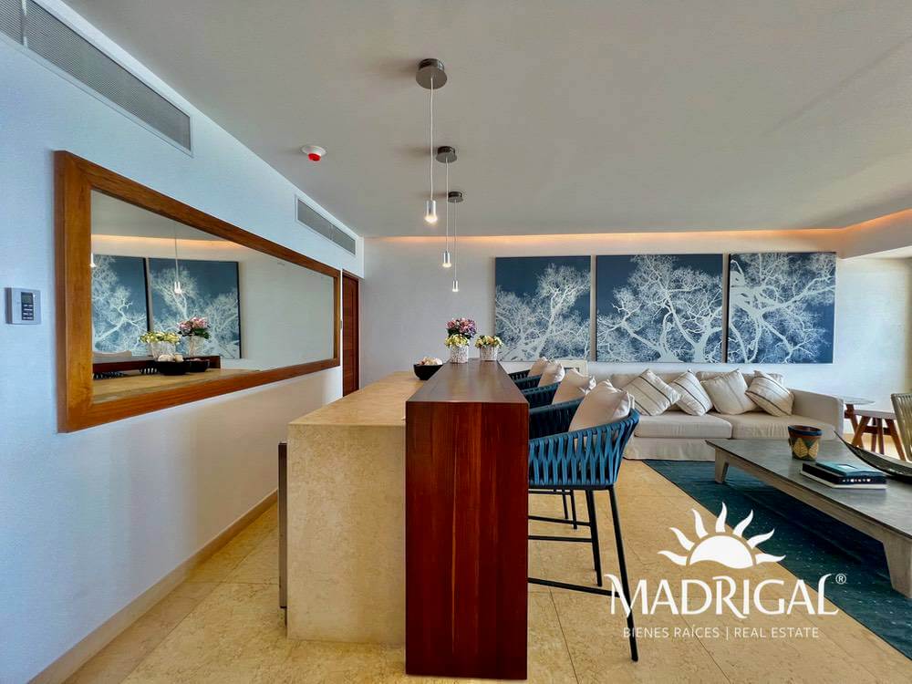 &&& Playamar Diamante |Amplio departamento en venta de cuatro recámaras frente al mar en Playa Diamante