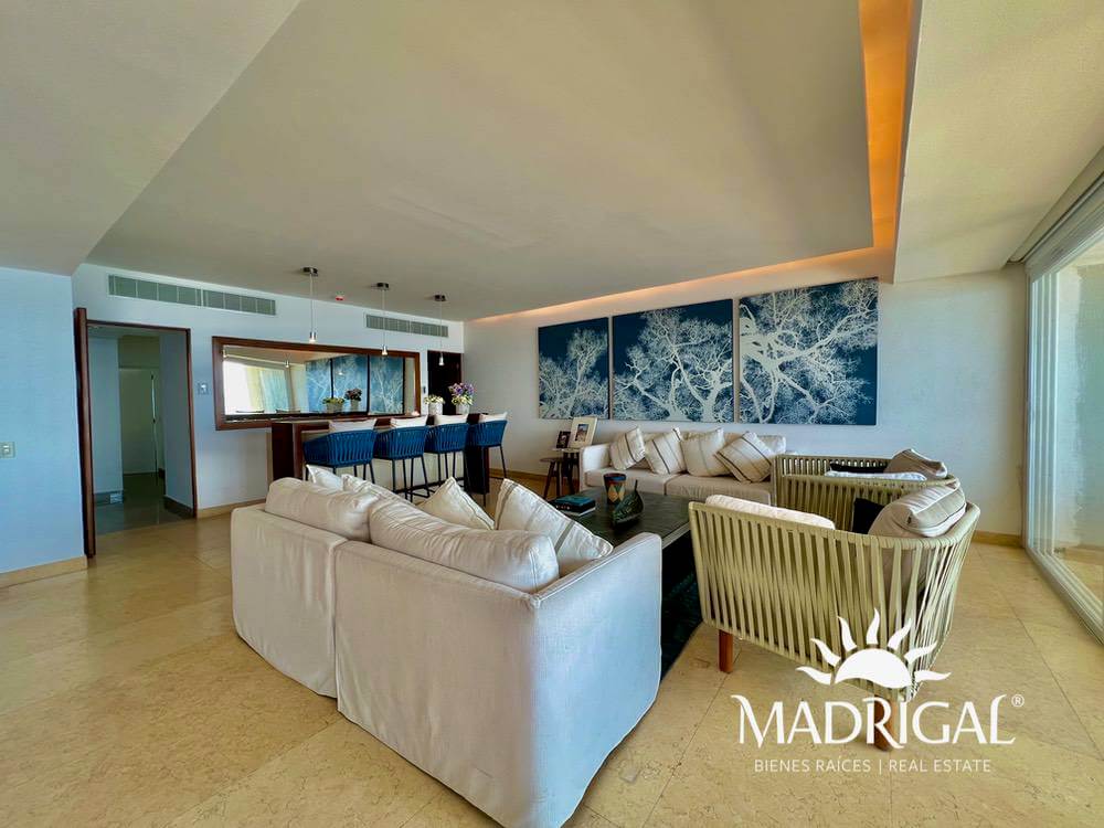 &&& Playamar Diamante |Amplio departamento en venta de cuatro recámaras frente al mar en Playa Diamante