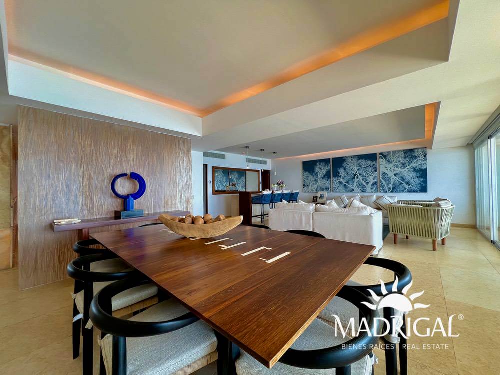 &&& Playamar Diamante |Amplio departamento en venta de cuatro recámaras frente al mar en Playa Diamante