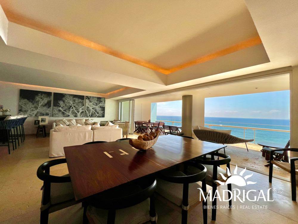 &&& Playamar Diamante |Amplio departamento en venta de cuatro recámaras frente al mar en Playa Diamante