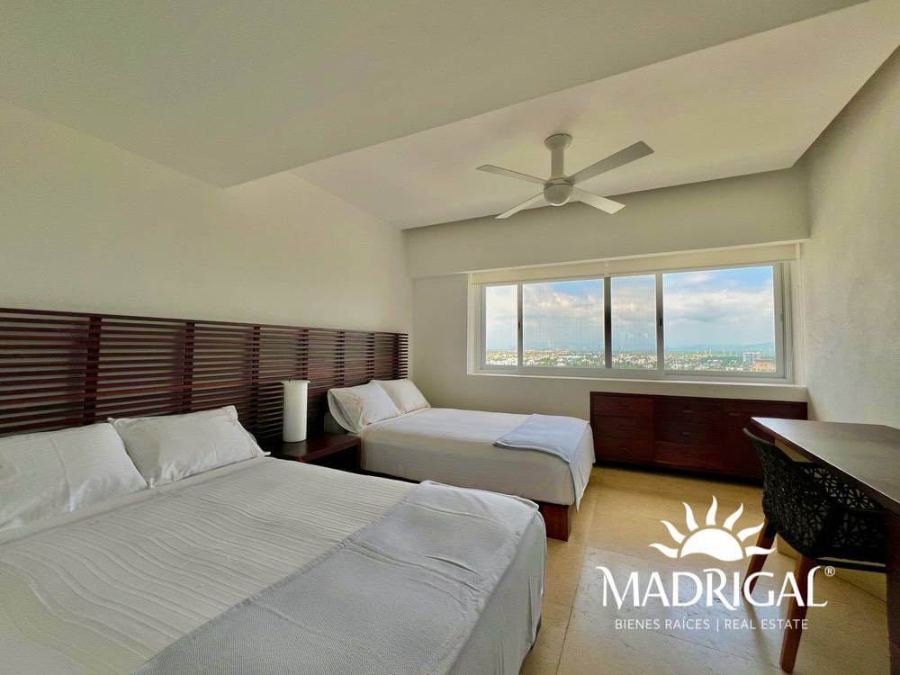 &&& Playamar Diamante |Amplio departamento en venta de cuatro recámaras frente al mar en Playa Diamante