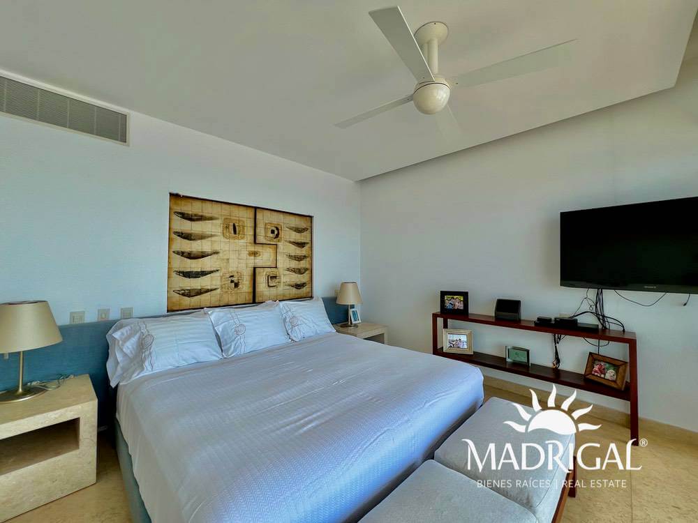 &&& Playamar Diamante |Amplio departamento en venta de cuatro recámaras frente al mar en Playa Diamante