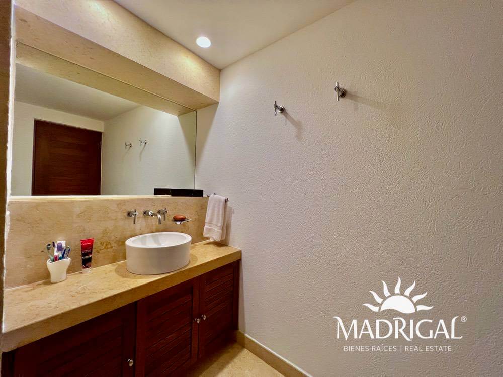 &&& Playamar Diamante |Amplio departamento en venta de cuatro recámaras frente al mar en Playa Diamante