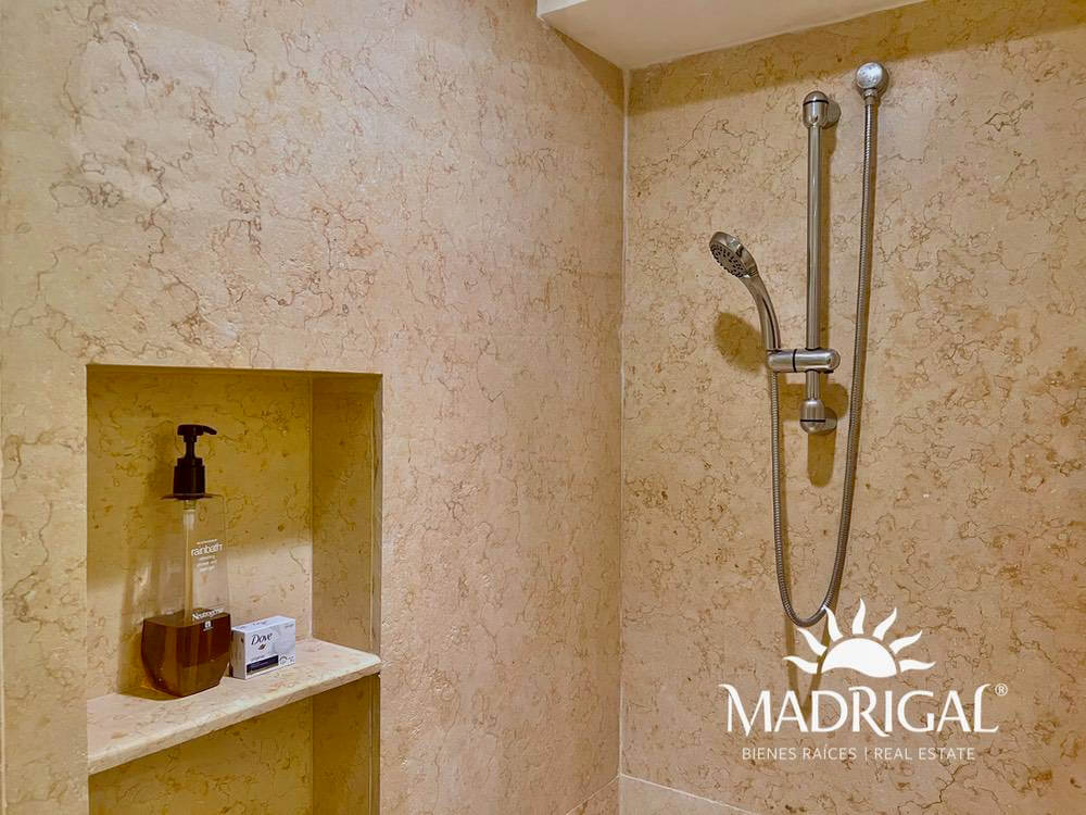 &&& Playamar Diamante |Amplio departamento en venta de cuatro recámaras frente al mar en Playa Diamante