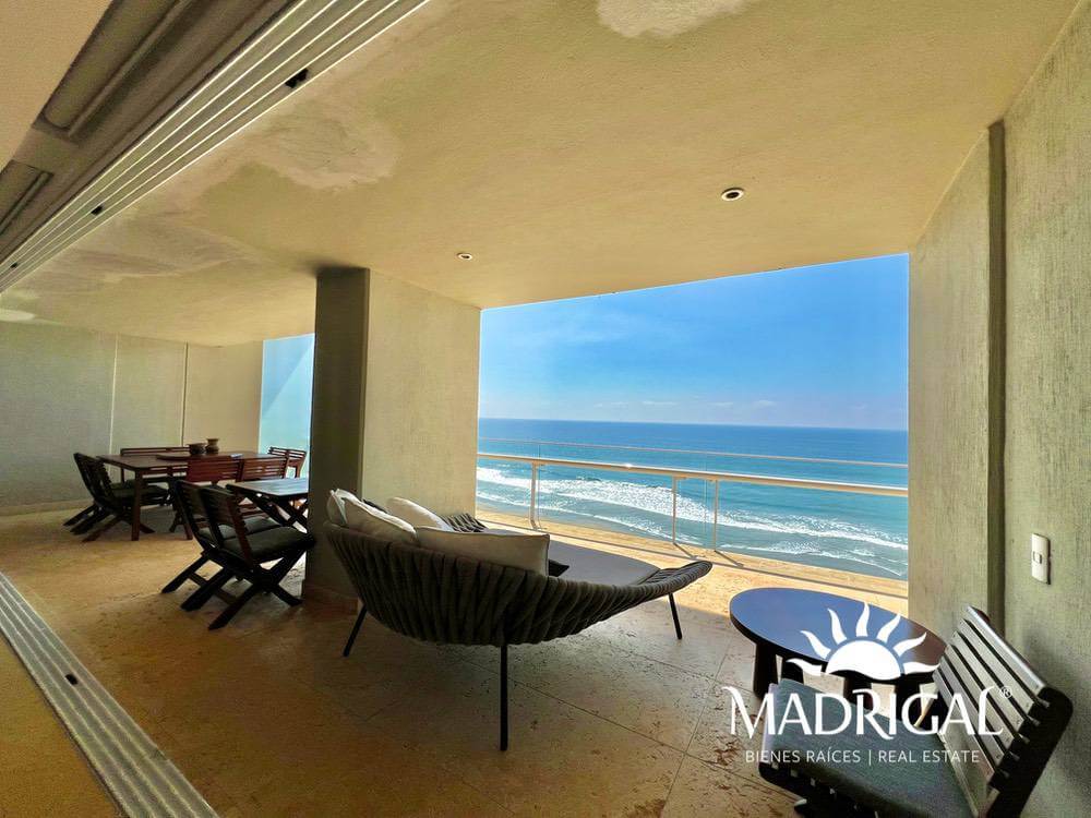 &&& Playamar Diamante |Amplio departamento en venta de cuatro recámaras frente al mar en Playa Diamante