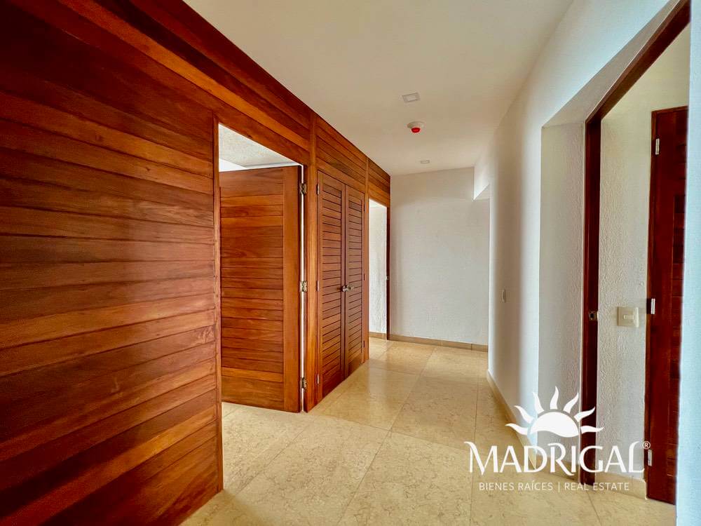 &&& Playamar Diamante |Amplio departamento en venta de cuatro recámaras frente al mar en Playa Diamante