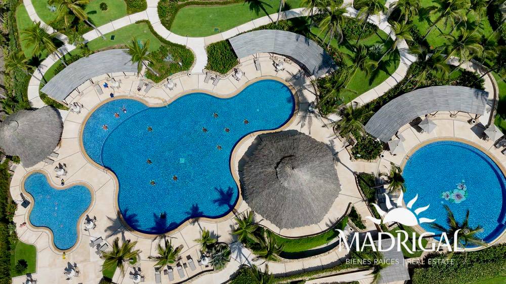 &&& Playamar Diamante |Amplio departamento en venta de cuatro recámaras frente al mar en Playa Diamante