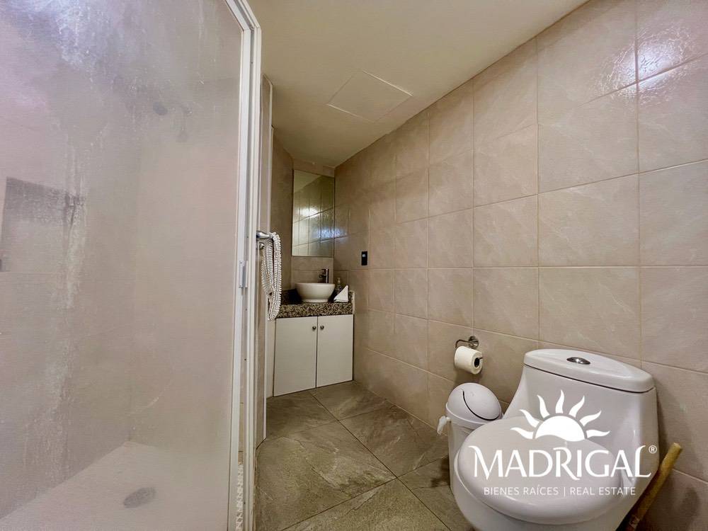Suite en venta en el condómino La Palapa en la bahía de Acapulco
