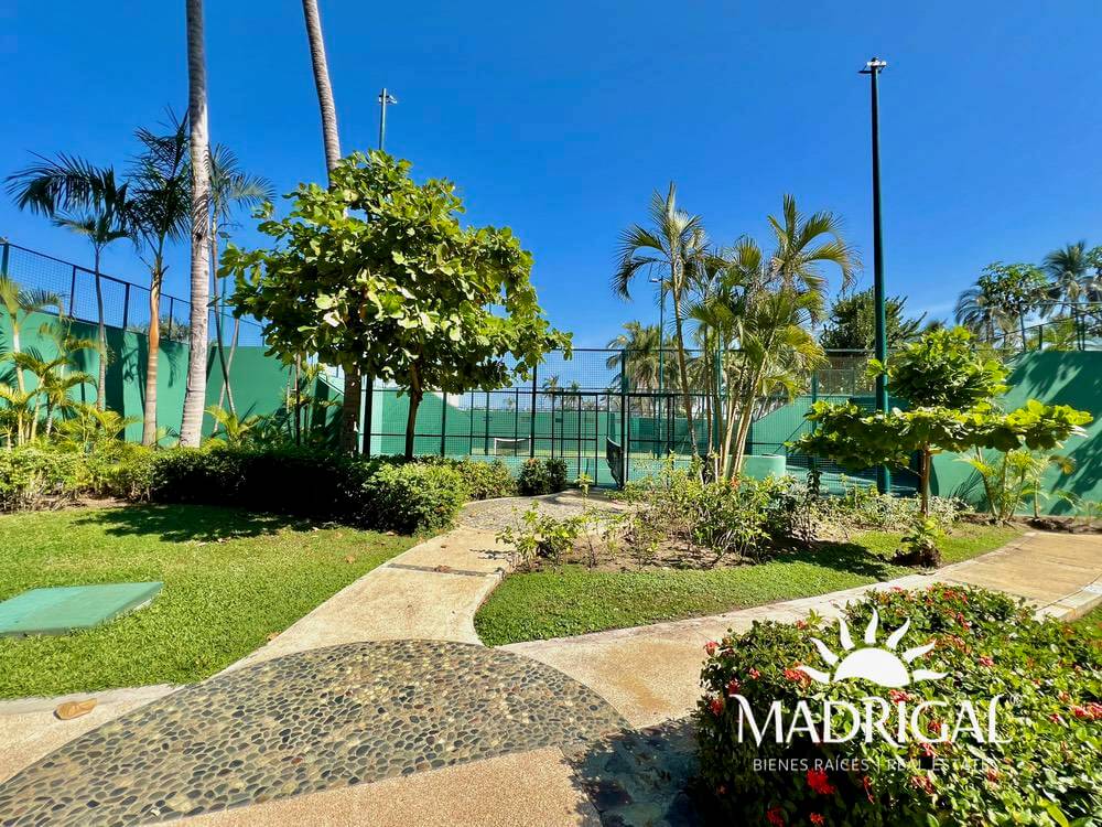 Club Playamar 1| Departamento en venta de cuatro recámaras frente al mar