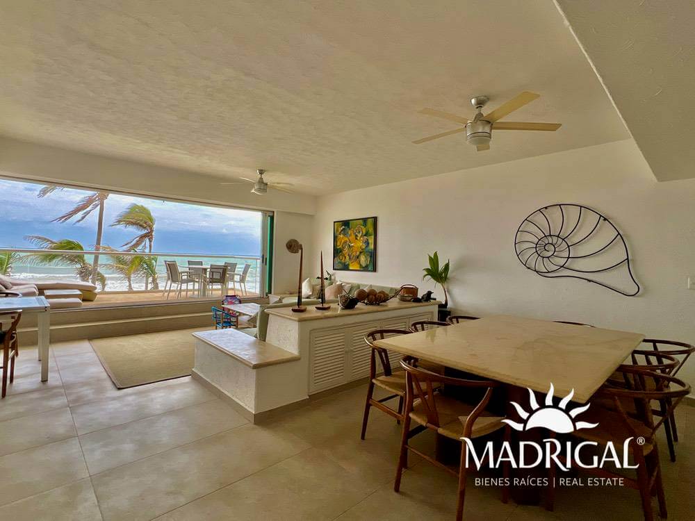Club Playamar 1| Departamento en venta de cuatro recámaras frente al mar