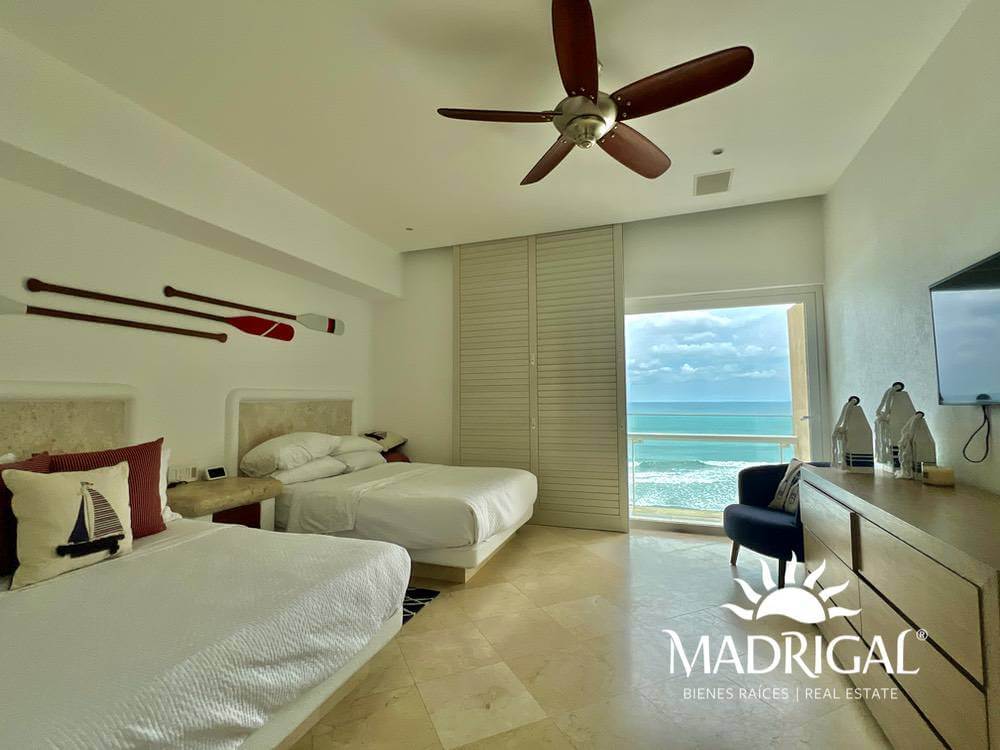 Playamar Diamante |exclusivo Departamento en Venta de Cuatro Recámaras Frente Al Mar en Playa Diamante