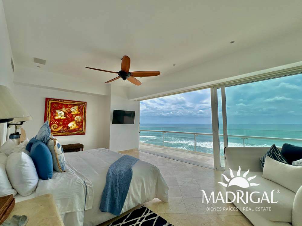 Playamar Diamante |exclusivo Departamento en Venta de Cuatro Recámaras Frente Al Mar en Playa Diamante