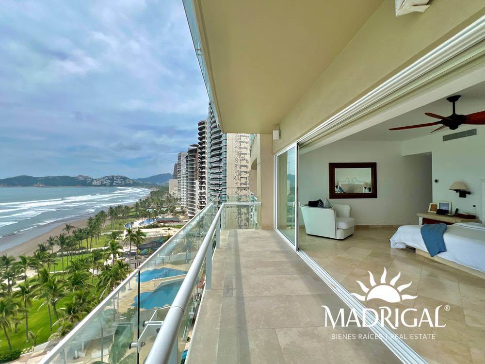 Playamar Diamante |exclusivo Departamento en Venta de Cuatro Recámaras Frente Al Mar en Playa Diamante