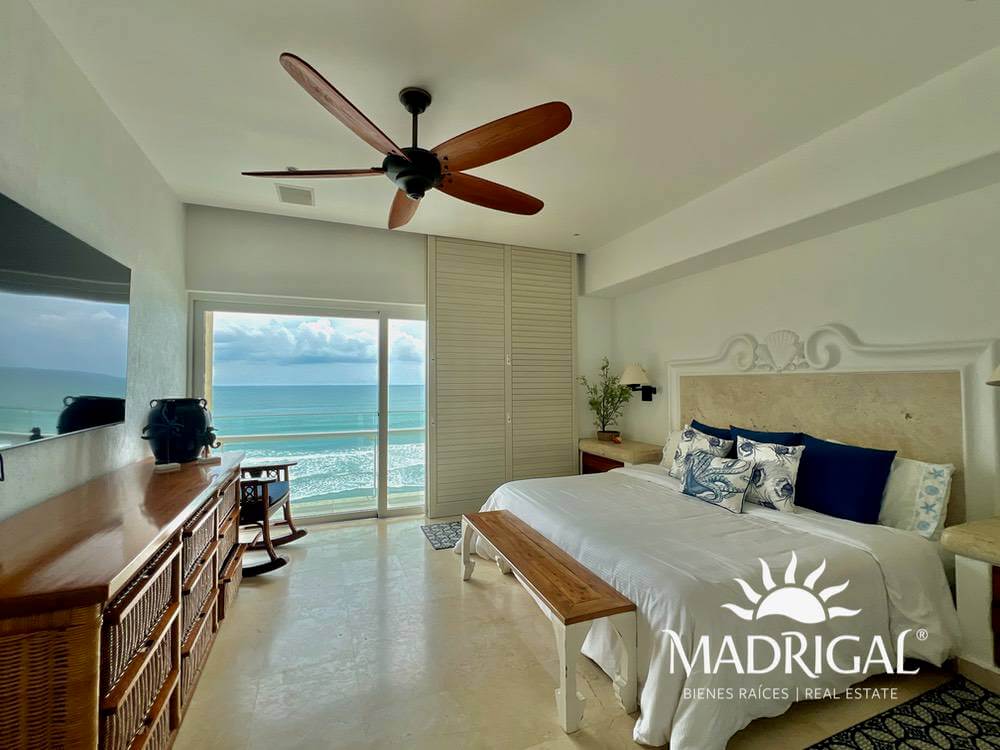 Playamar Diamante |exclusivo Departamento en Venta de Cuatro Recámaras Frente Al Mar en Playa Diamante