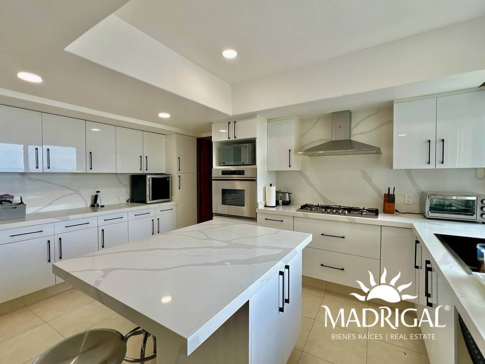 Playamar Diamante |exclusivo Departamento en Venta de Cuatro Recámaras Frente Al Mar en Playa Diamante